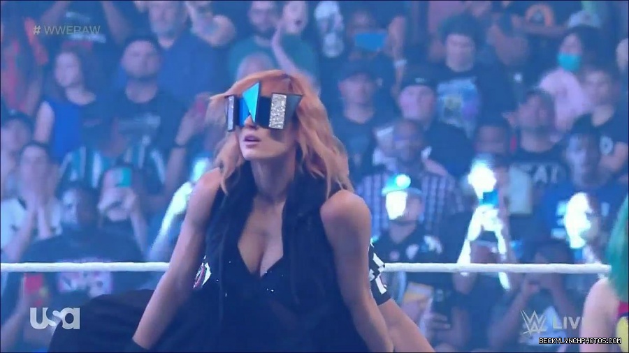 WWE_Monday_Night_Raw_2022_05_16_720p_HDTV_x264-NWCHD_mp4_007147982.jpg