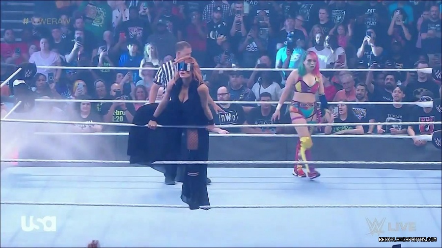 WWE_Monday_Night_Raw_2022_05_16_720p_HDTV_x264-NWCHD_mp4_007148783.jpg
