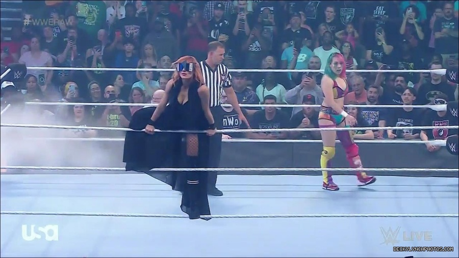 WWE_Monday_Night_Raw_2022_05_16_720p_HDTV_x264-NWCHD_mp4_007149584.jpg