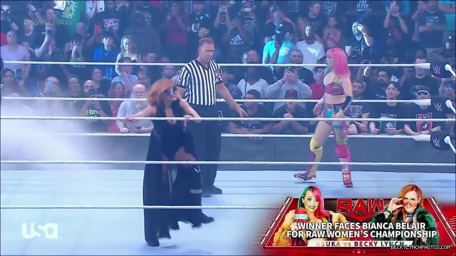 WWE_Monday_Night_Raw_2022_05_16_720p_HDTV_x264-NWCHD_mp4_007150785.jpg