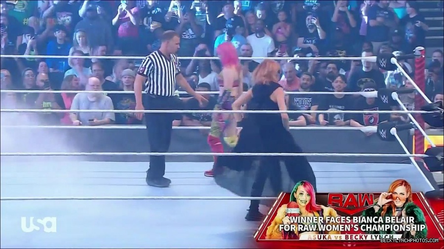 WWE_Monday_Night_Raw_2022_05_16_720p_HDTV_x264-NWCHD_mp4_007151986.jpg