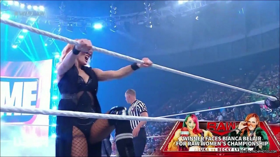 WWE_Monday_Night_Raw_2022_05_16_720p_HDTV_x264-NWCHD_mp4_007153588.jpg