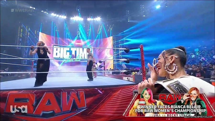 WWE_Monday_Night_Raw_2022_05_16_720p_HDTV_x264-NWCHD_mp4_007157992.jpg