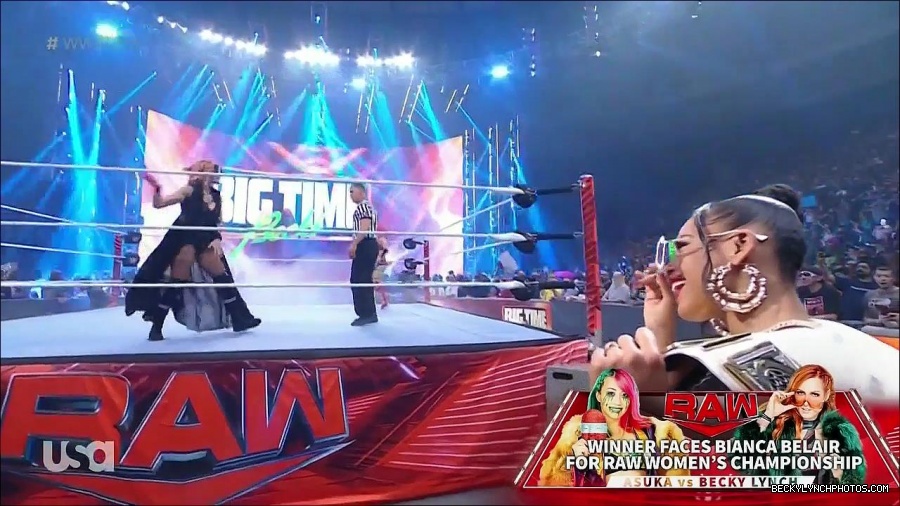 WWE_Monday_Night_Raw_2022_05_16_720p_HDTV_x264-NWCHD_mp4_007158393.jpg