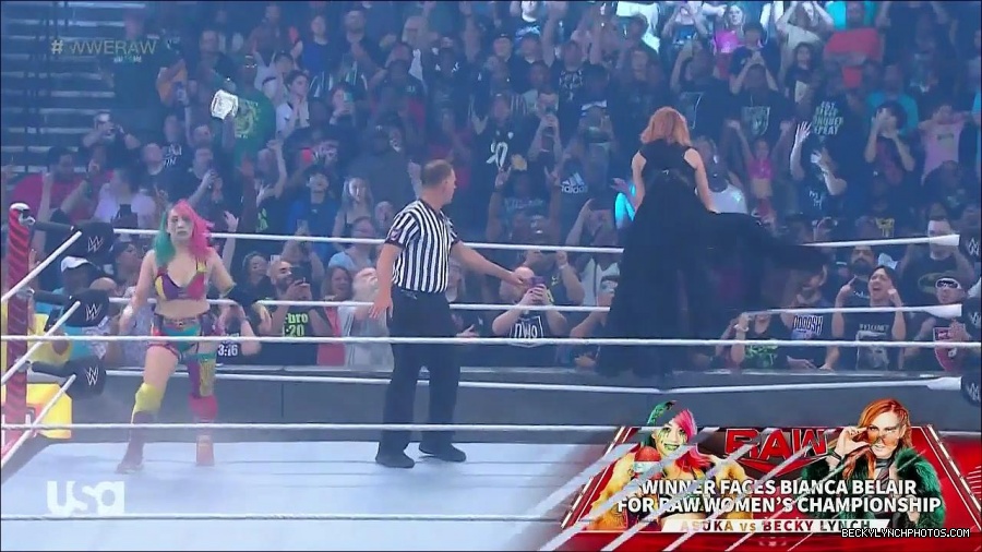 WWE_Monday_Night_Raw_2022_05_16_720p_HDTV_x264-NWCHD_mp4_007161996.jpg