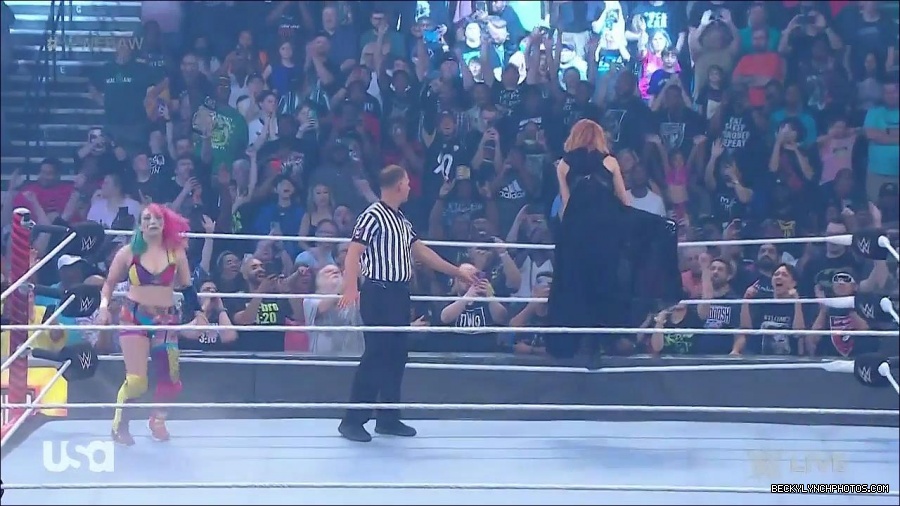 WWE_Monday_Night_Raw_2022_05_16_720p_HDTV_x264-NWCHD_mp4_007162397.jpg