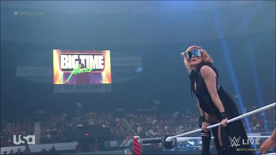 WWE_Monday_Night_Raw_2022_05_16_720p_HDTV_x264-NWCHD_mp4_007162797.jpg