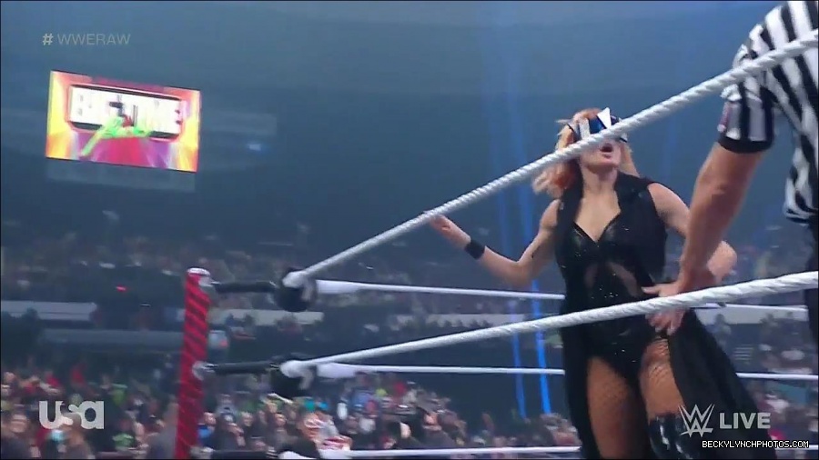 WWE_Monday_Night_Raw_2022_05_16_720p_HDTV_x264-NWCHD_mp4_007164399.jpg