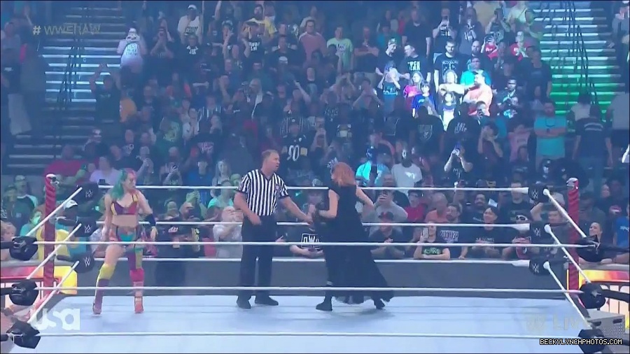 WWE_Monday_Night_Raw_2022_05_16_720p_HDTV_x264-NWCHD_mp4_007164799.jpg