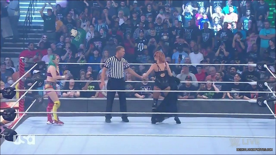 WWE_Monday_Night_Raw_2022_05_16_720p_HDTV_x264-NWCHD_mp4_007166401.jpg