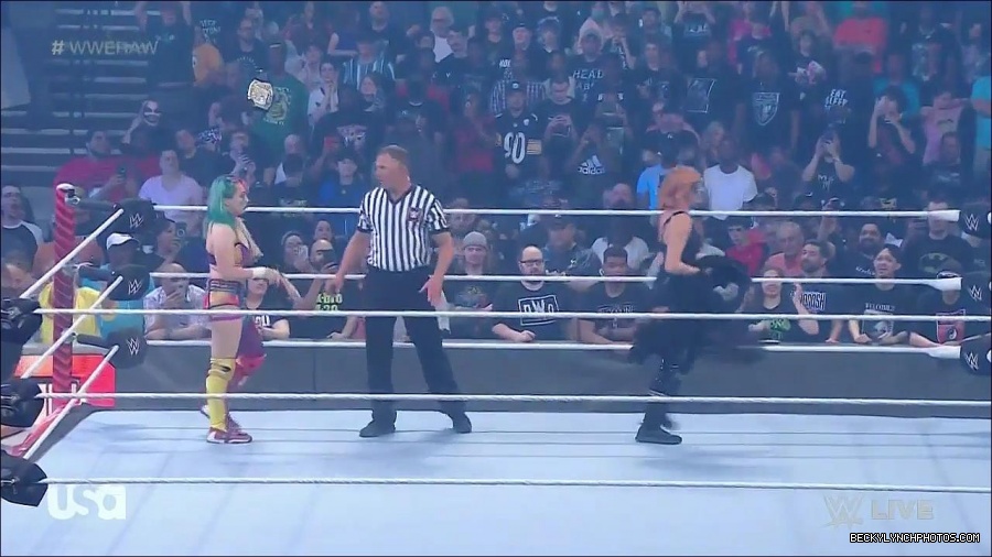 WWE_Monday_Night_Raw_2022_05_16_720p_HDTV_x264-NWCHD_mp4_007167201.jpg