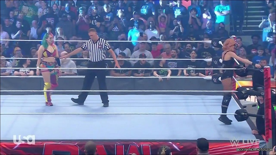 WWE_Monday_Night_Raw_2022_05_16_720p_HDTV_x264-NWCHD_mp4_007170004.jpg