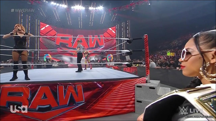 WWE_Monday_Night_Raw_2022_05_16_720p_HDTV_x264-NWCHD_mp4_007172006.jpg