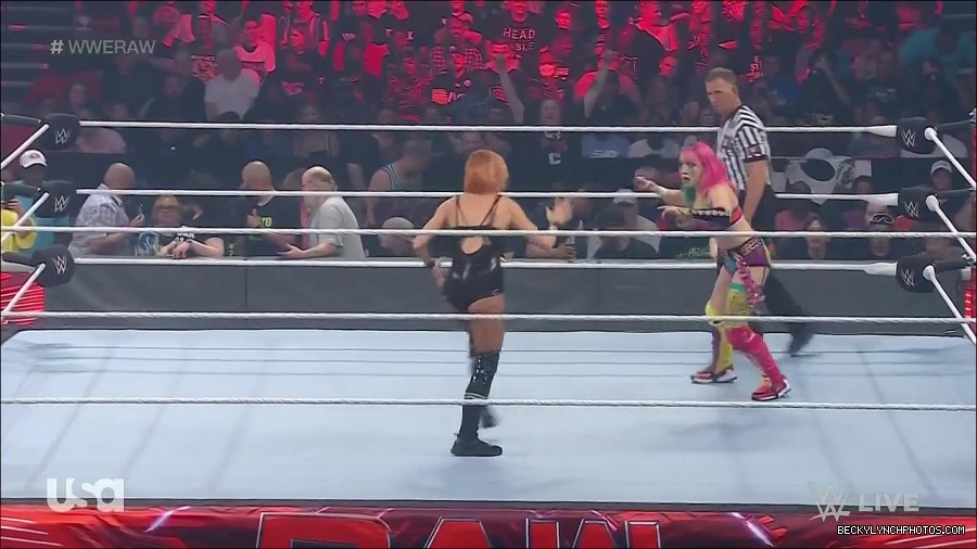 WWE_Monday_Night_Raw_2022_05_16_720p_HDTV_x264-NWCHD_mp4_007178012.jpg