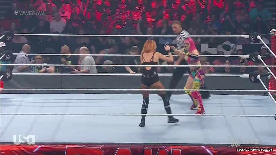 WWE_Monday_Night_Raw_2022_05_16_720p_HDTV_x264-NWCHD_mp4_007178413.jpg