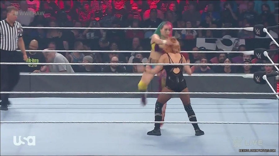 WWE_Monday_Night_Raw_2022_05_16_720p_HDTV_x264-NWCHD_mp4_007180415.jpg