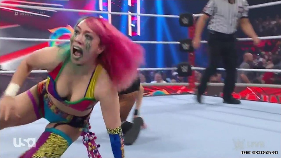 WWE_Monday_Night_Raw_2022_05_16_720p_HDTV_x264-NWCHD_mp4_007182417.jpg