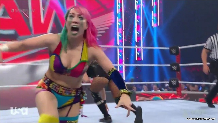 WWE_Monday_Night_Raw_2022_05_16_720p_HDTV_x264-NWCHD_mp4_007182817.jpg