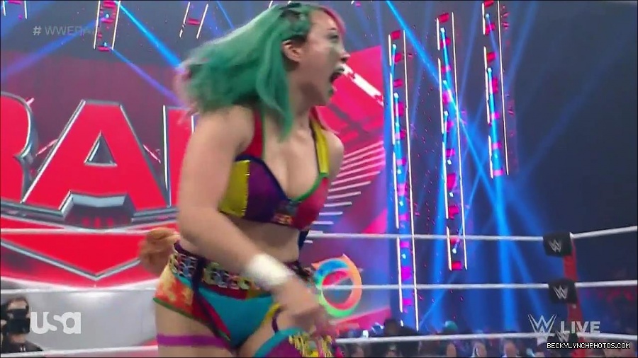 WWE_Monday_Night_Raw_2022_05_16_720p_HDTV_x264-NWCHD_mp4_007183217.jpg