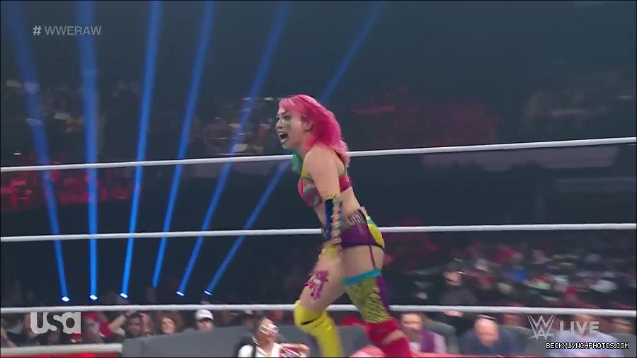 WWE_Monday_Night_Raw_2022_05_16_720p_HDTV_x264-NWCHD_mp4_007184419.jpg