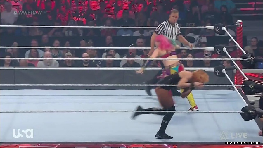WWE_Monday_Night_Raw_2022_05_16_720p_HDTV_x264-NWCHD_mp4_007184819.jpg