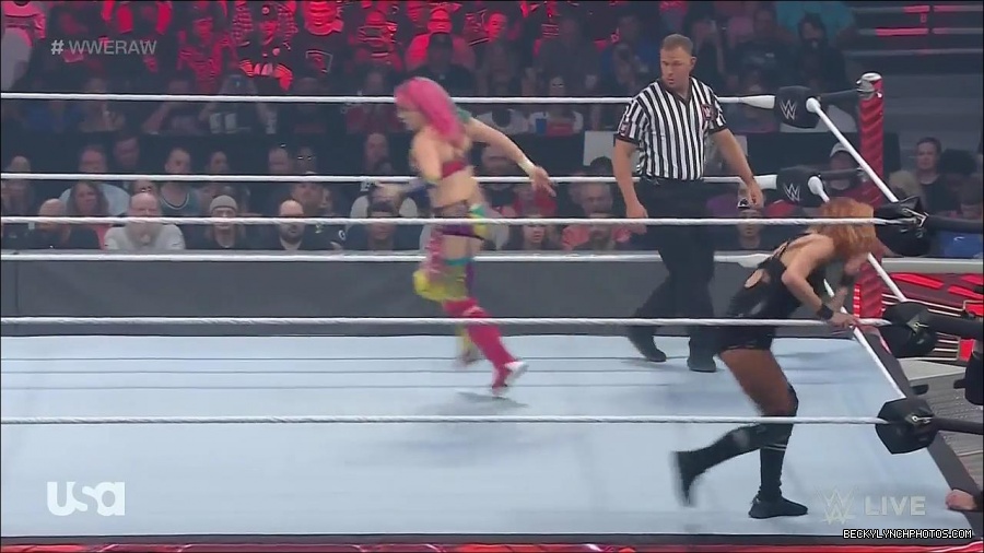 WWE_Monday_Night_Raw_2022_05_16_720p_HDTV_x264-NWCHD_mp4_007185219.jpg