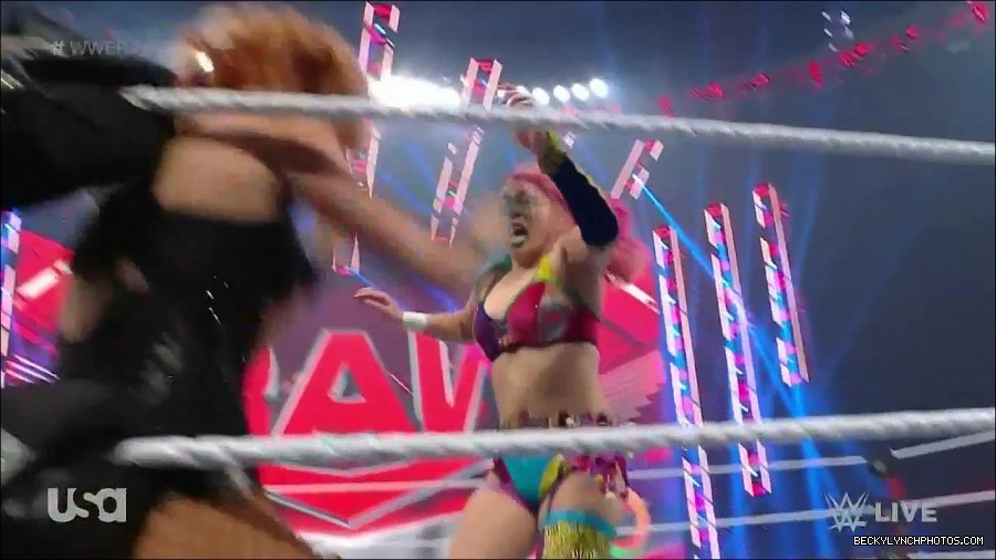 WWE_Monday_Night_Raw_2022_05_16_720p_HDTV_x264-NWCHD_mp4_007188022.jpg
