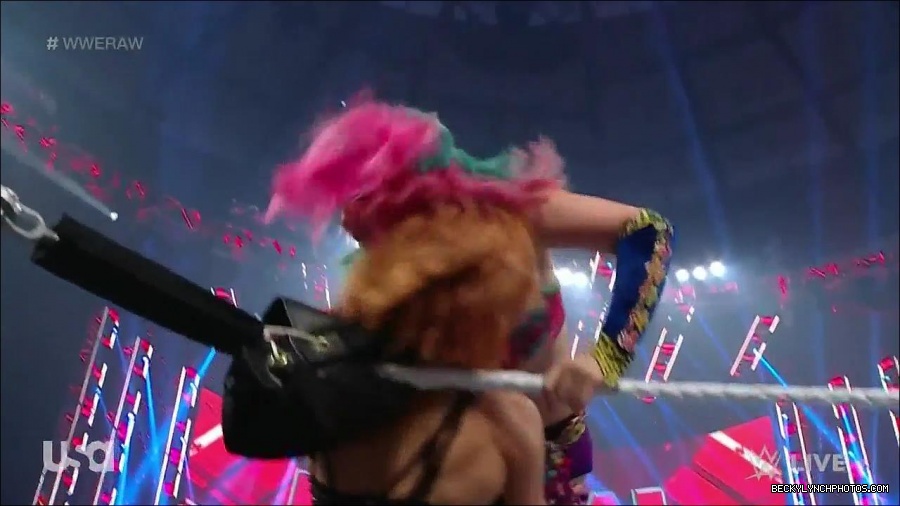 WWE_Monday_Night_Raw_2022_05_16_720p_HDTV_x264-NWCHD_mp4_007188823.jpg