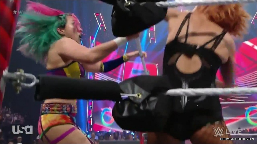 WWE_Monday_Night_Raw_2022_05_16_720p_HDTV_x264-NWCHD_mp4_007190024.jpg