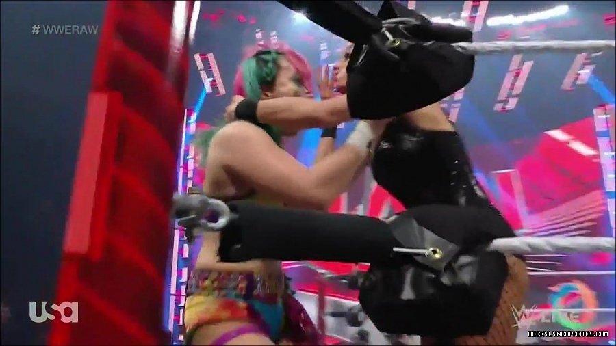 WWE_Monday_Night_Raw_2022_05_16_720p_HDTV_x264-NWCHD_mp4_007190825.jpg