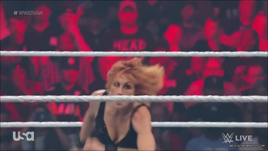 WWE_Monday_Night_Raw_2022_05_16_720p_HDTV_x264-NWCHD_mp4_007199233.jpg