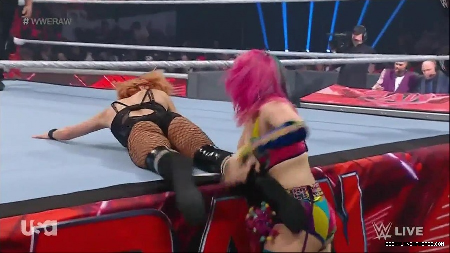 WWE_Monday_Night_Raw_2022_05_16_720p_HDTV_x264-NWCHD_mp4_007200435.jpg