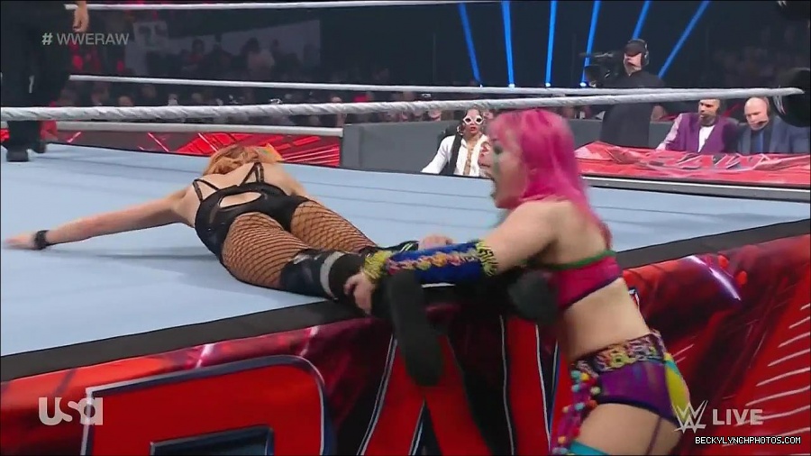 WWE_Monday_Night_Raw_2022_05_16_720p_HDTV_x264-NWCHD_mp4_007200835.jpg