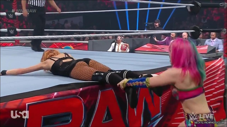 WWE_Monday_Night_Raw_2022_05_16_720p_HDTV_x264-NWCHD_mp4_007201636.jpg