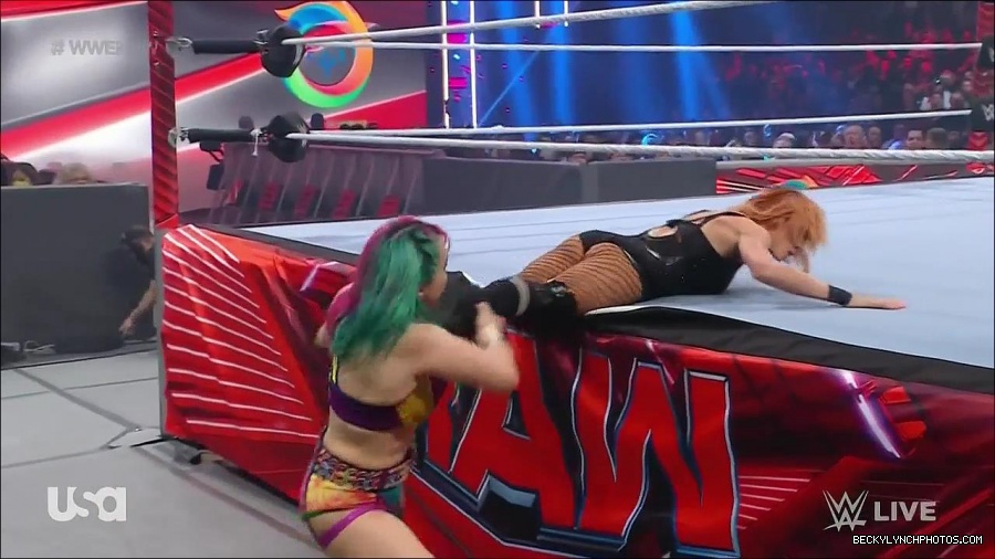 WWE_Monday_Night_Raw_2022_05_16_720p_HDTV_x264-NWCHD_mp4_007202437.jpg