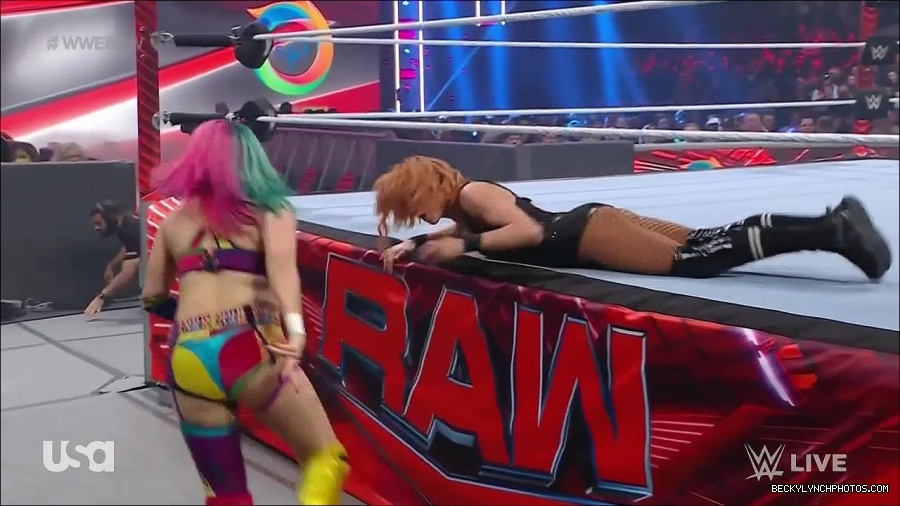WWE_Monday_Night_Raw_2022_05_16_720p_HDTV_x264-NWCHD_mp4_007203237.jpg