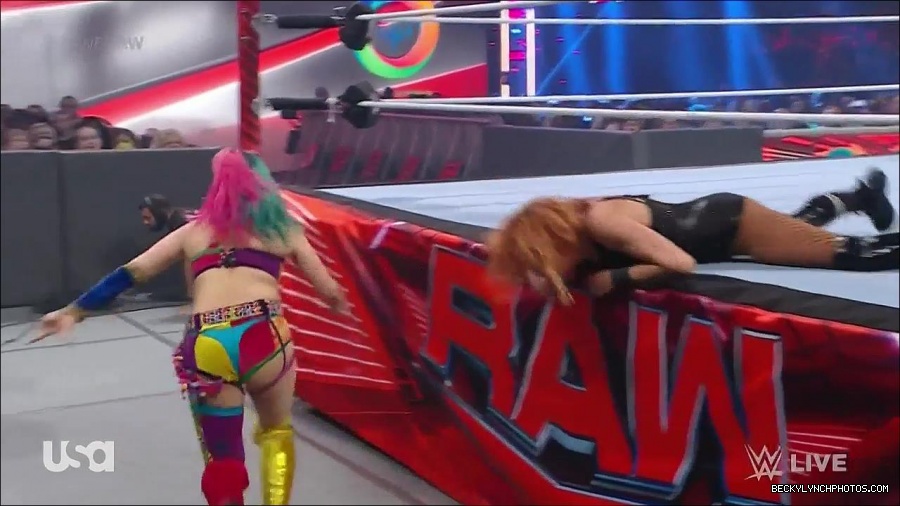 WWE_Monday_Night_Raw_2022_05_16_720p_HDTV_x264-NWCHD_mp4_007203638.jpg