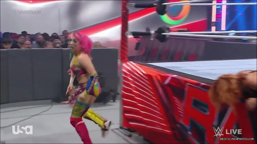 WWE_Monday_Night_Raw_2022_05_16_720p_HDTV_x264-NWCHD_mp4_007204038.jpg