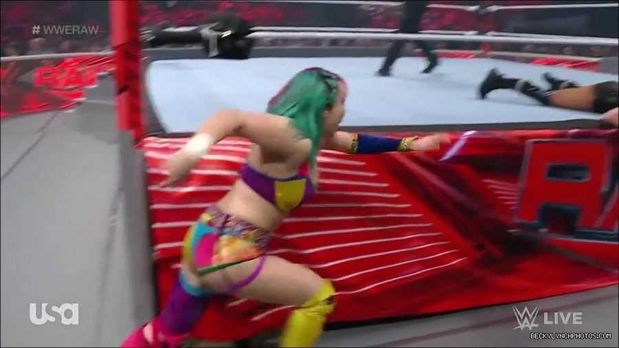 WWE_Monday_Night_Raw_2022_05_16_720p_HDTV_x264-NWCHD_mp4_007205640.jpg