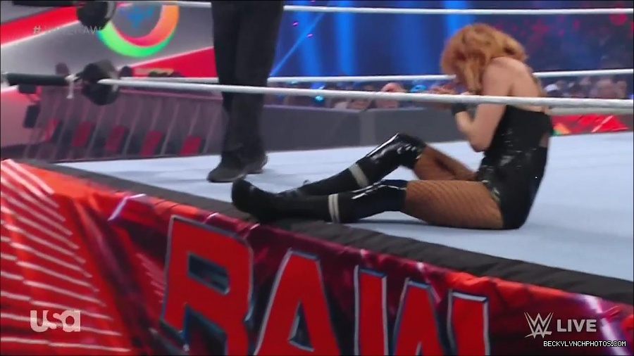 WWE_Monday_Night_Raw_2022_05_16_720p_HDTV_x264-NWCHD_mp4_007209243.jpg
