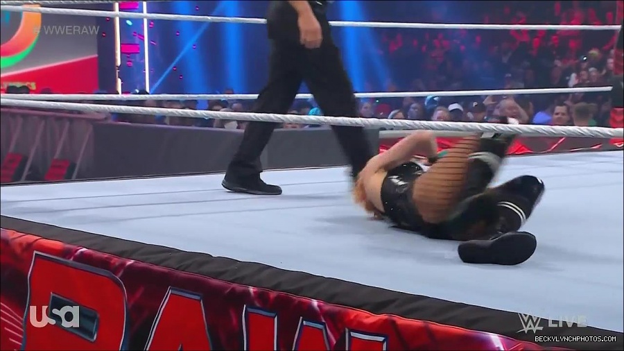 WWE_Monday_Night_Raw_2022_05_16_720p_HDTV_x264-NWCHD_mp4_007210445.jpg