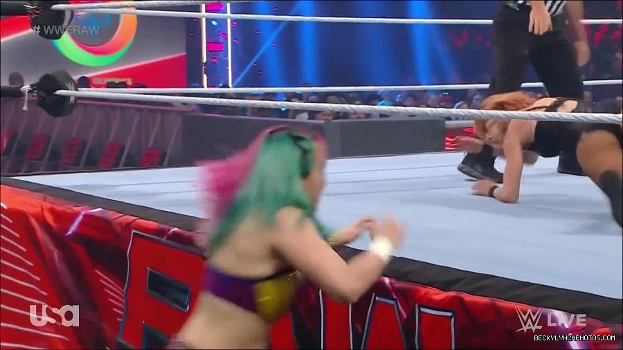WWE_Monday_Night_Raw_2022_05_16_720p_HDTV_x264-NWCHD_mp4_007211245.jpg