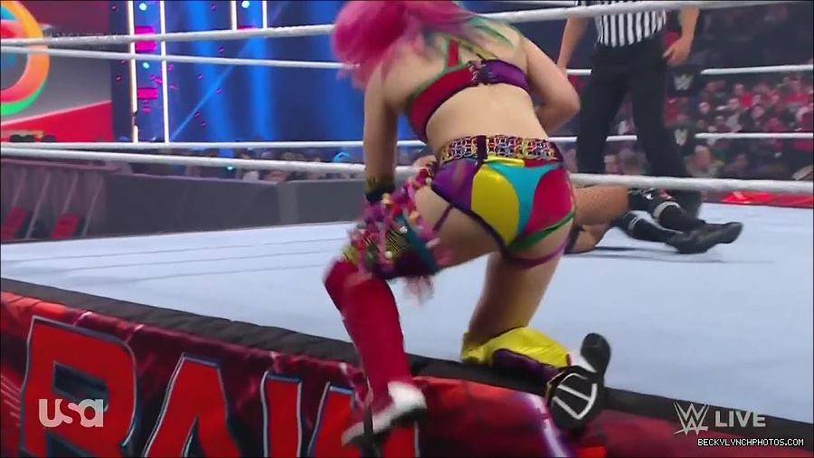 WWE_Monday_Night_Raw_2022_05_16_720p_HDTV_x264-NWCHD_mp4_007212046.jpg
