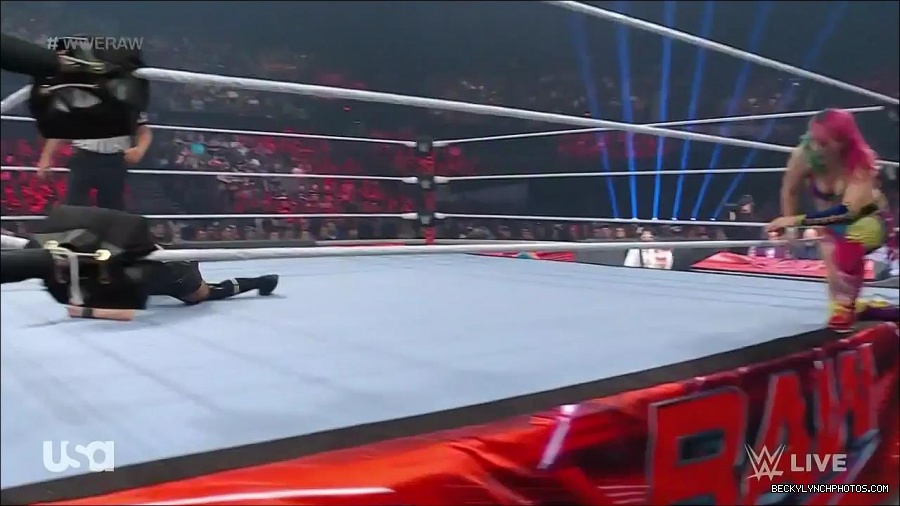 WWE_Monday_Night_Raw_2022_05_16_720p_HDTV_x264-NWCHD_mp4_007212447.jpg