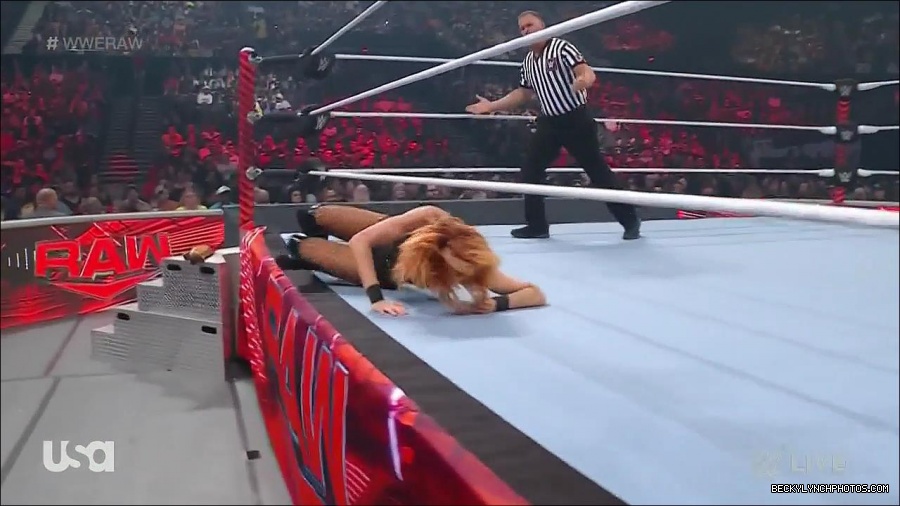 WWE_Monday_Night_Raw_2022_05_16_720p_HDTV_x264-NWCHD_mp4_007213648.jpg