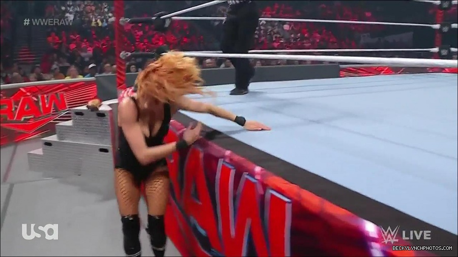 WWE_Monday_Night_Raw_2022_05_16_720p_HDTV_x264-NWCHD_mp4_007214449.jpg