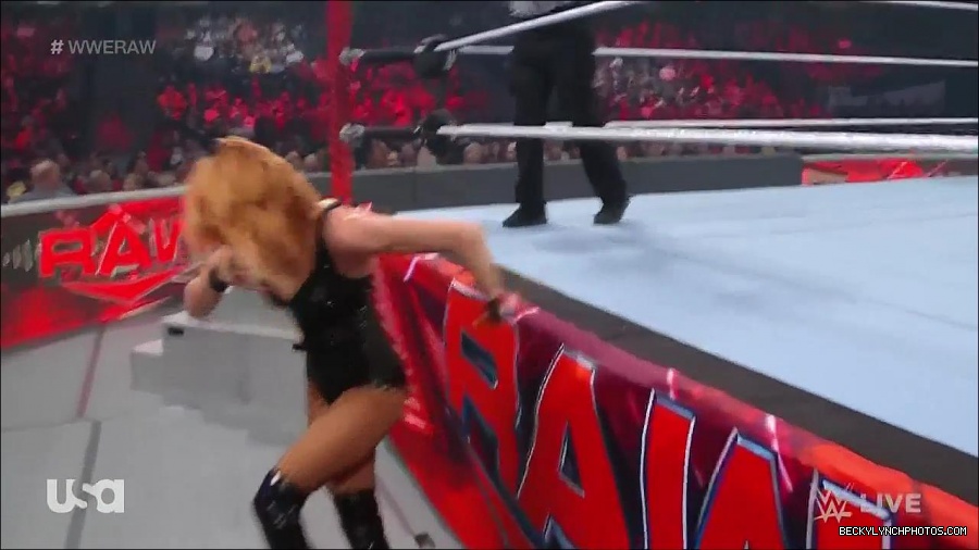 WWE_Monday_Night_Raw_2022_05_16_720p_HDTV_x264-NWCHD_mp4_007214849.jpg