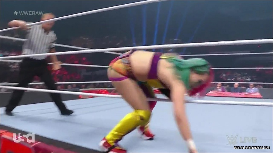 WWE_Monday_Night_Raw_2022_05_16_720p_HDTV_x264-NWCHD_mp4_007216451.jpg