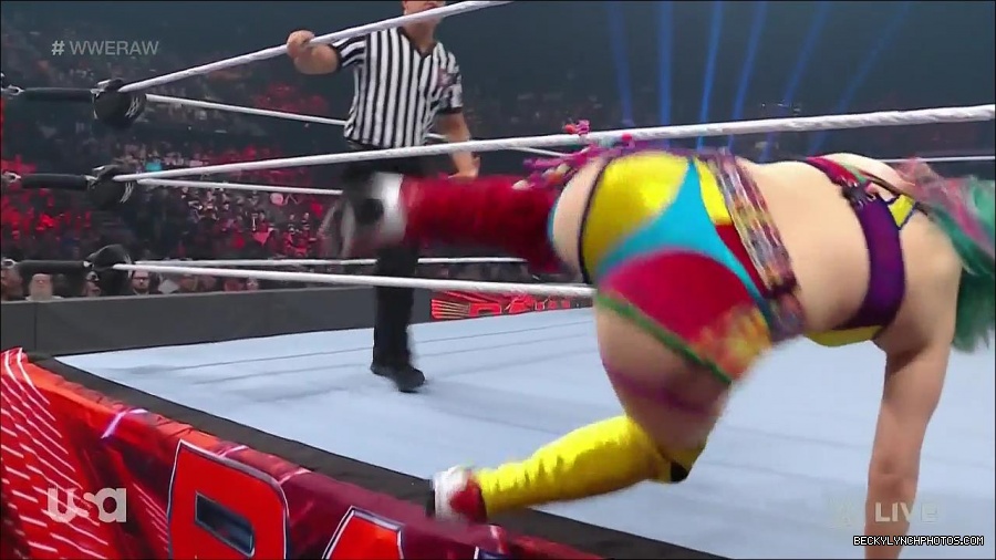 WWE_Monday_Night_Raw_2022_05_16_720p_HDTV_x264-NWCHD_mp4_007216851.jpg