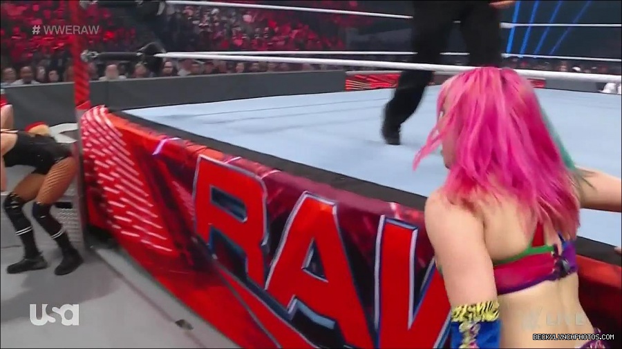 WWE_Monday_Night_Raw_2022_05_16_720p_HDTV_x264-NWCHD_mp4_007217652.jpg